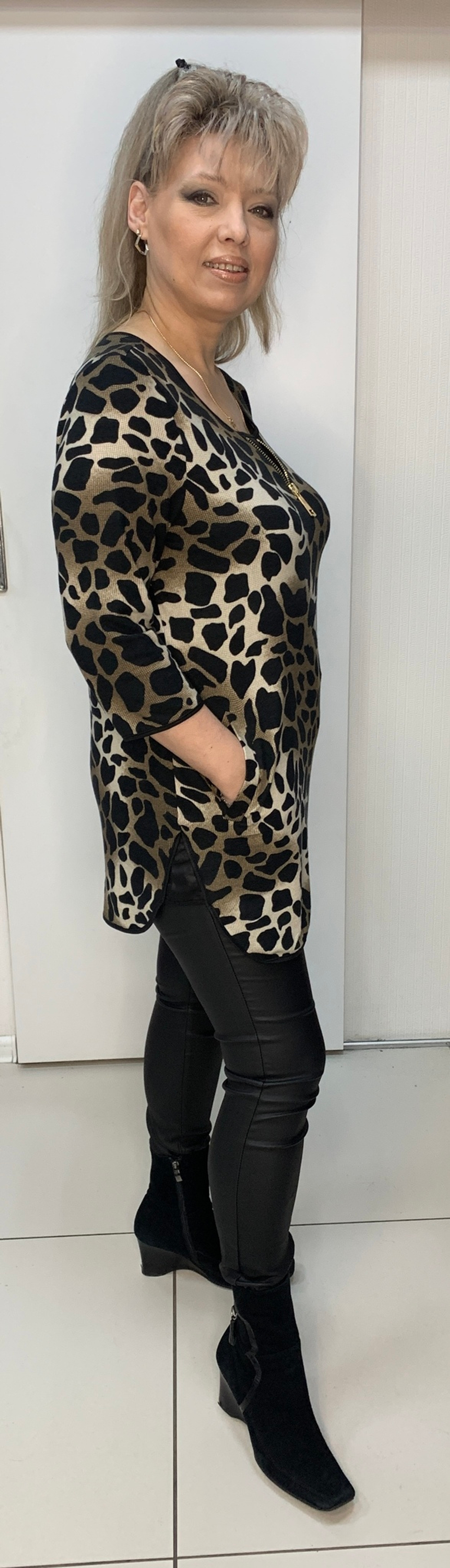 Пятнистая туника с кармашками и короткой молнией