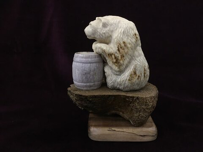 Медведь с бочкой