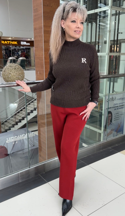 Джемпер в шоколадном цвете под "лапшу" с буквой R