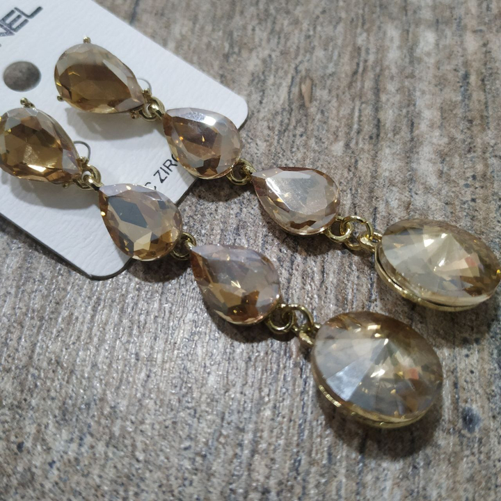 Серьги Crystals капля перевернутая 2 капли круг цвет бежевый металл золотистый