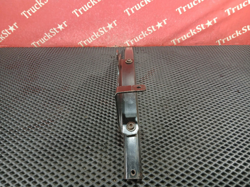 Кронштейн крыла переднего правого