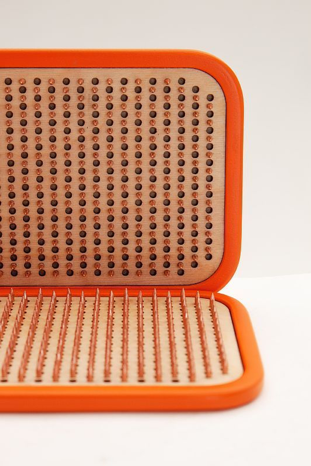 Доска садху Ом на мандале медные гвозди