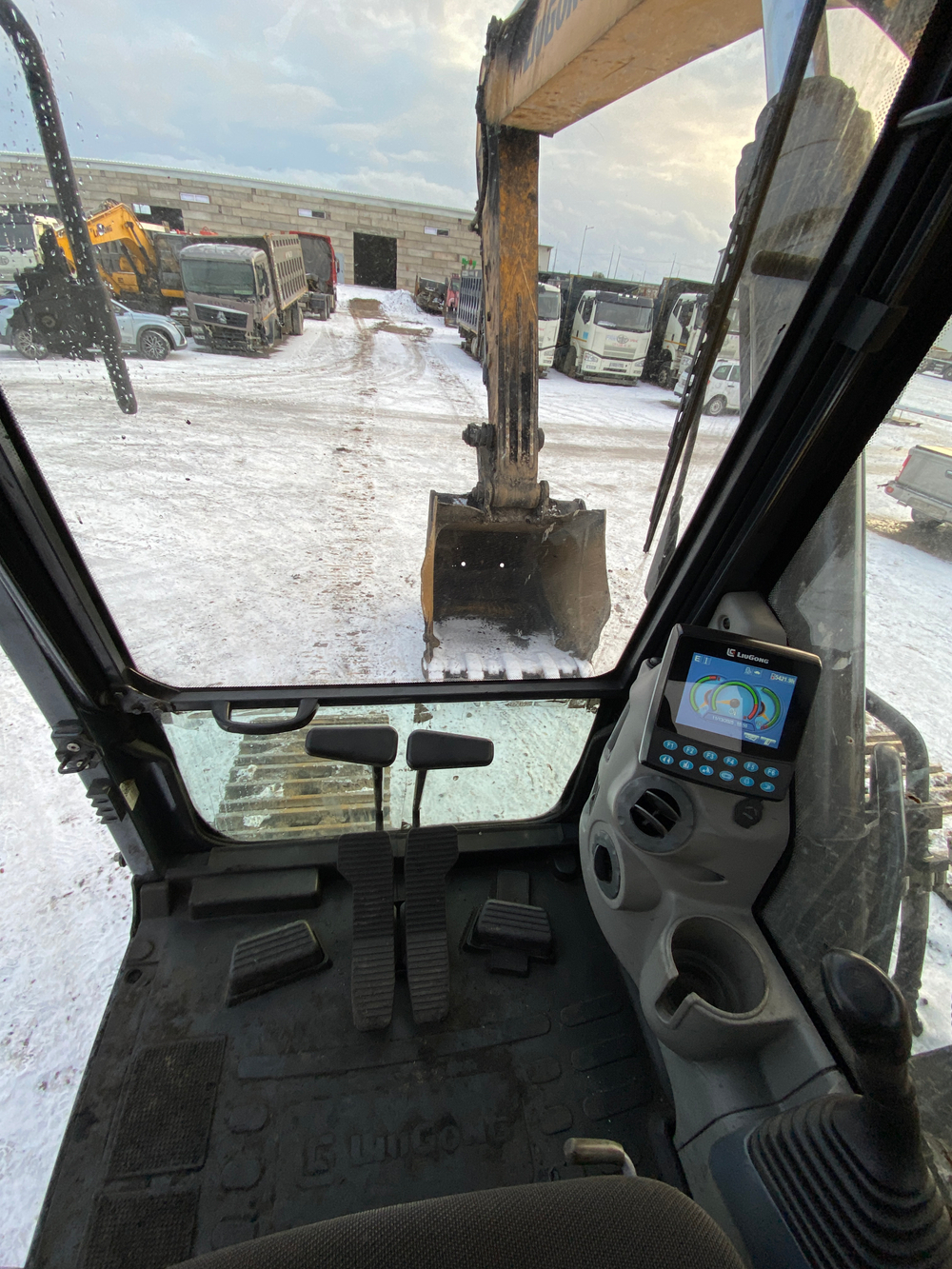 LiuGong CLG933 Экскаватор CLG933E	 (Дизельный, 6,7 л, 230 л.с., АТ)