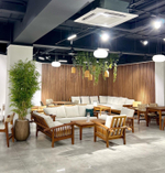 5.23. Искусственные растения в кашпо для мебельного салона.