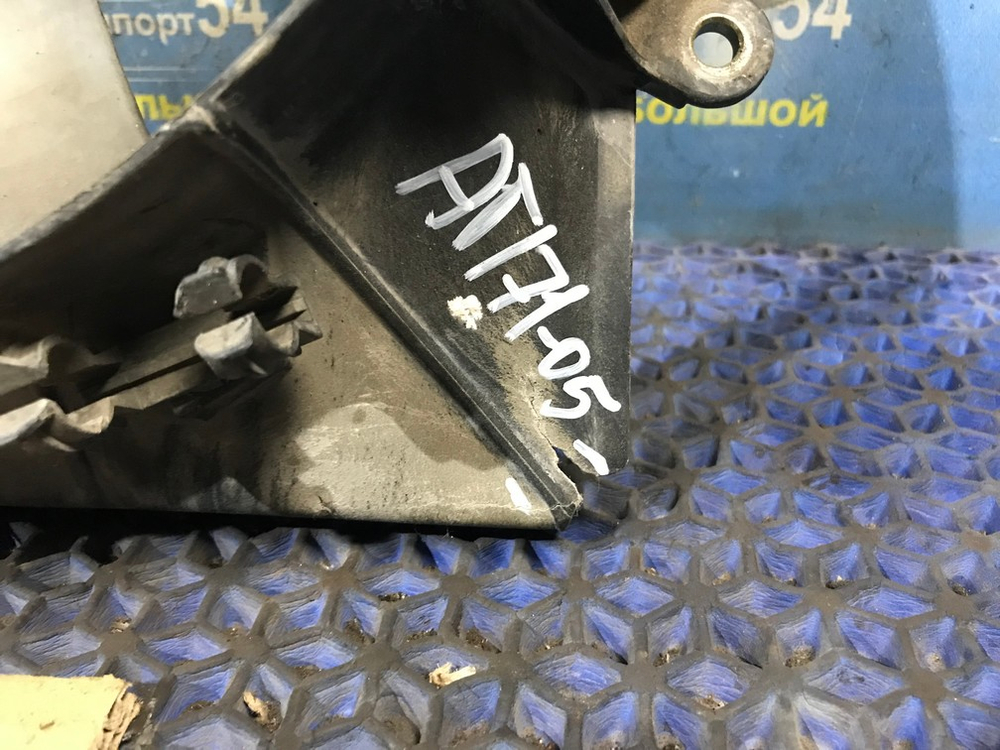 Диффузор радиатора двигателя TOYOTA CARINA 1990