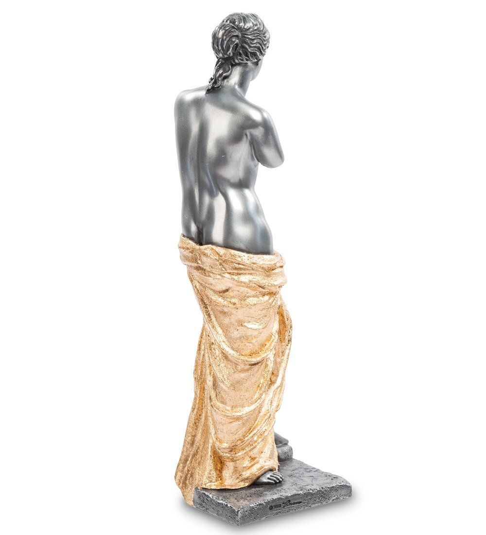 Почему статуя Венеры Милосской оказалась без рук? Что она держала в руке?