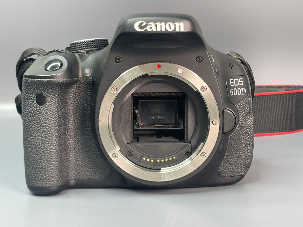 Canon 600D + 18-55mm 3.5-5.6 IS II 6.700 кадров