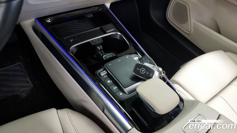 Mercedes-Benz GLB-Class X247 GLB220 (08.2021)