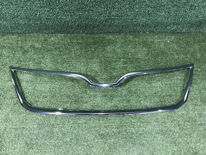 Молдинг решетки радиатора Skoda Rapid 1 (2012-2020)