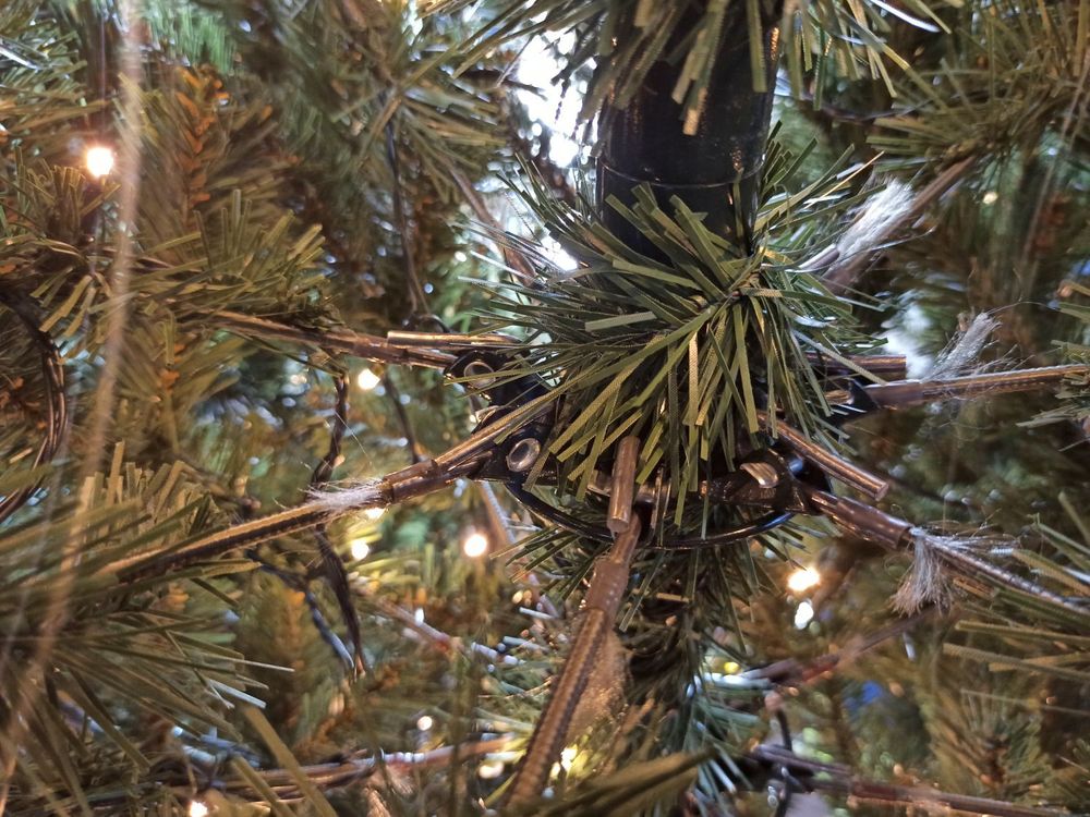 Ель с встроенной гирляндой «Парижанка» (Литая+пвх) 150 см / 1,5 м