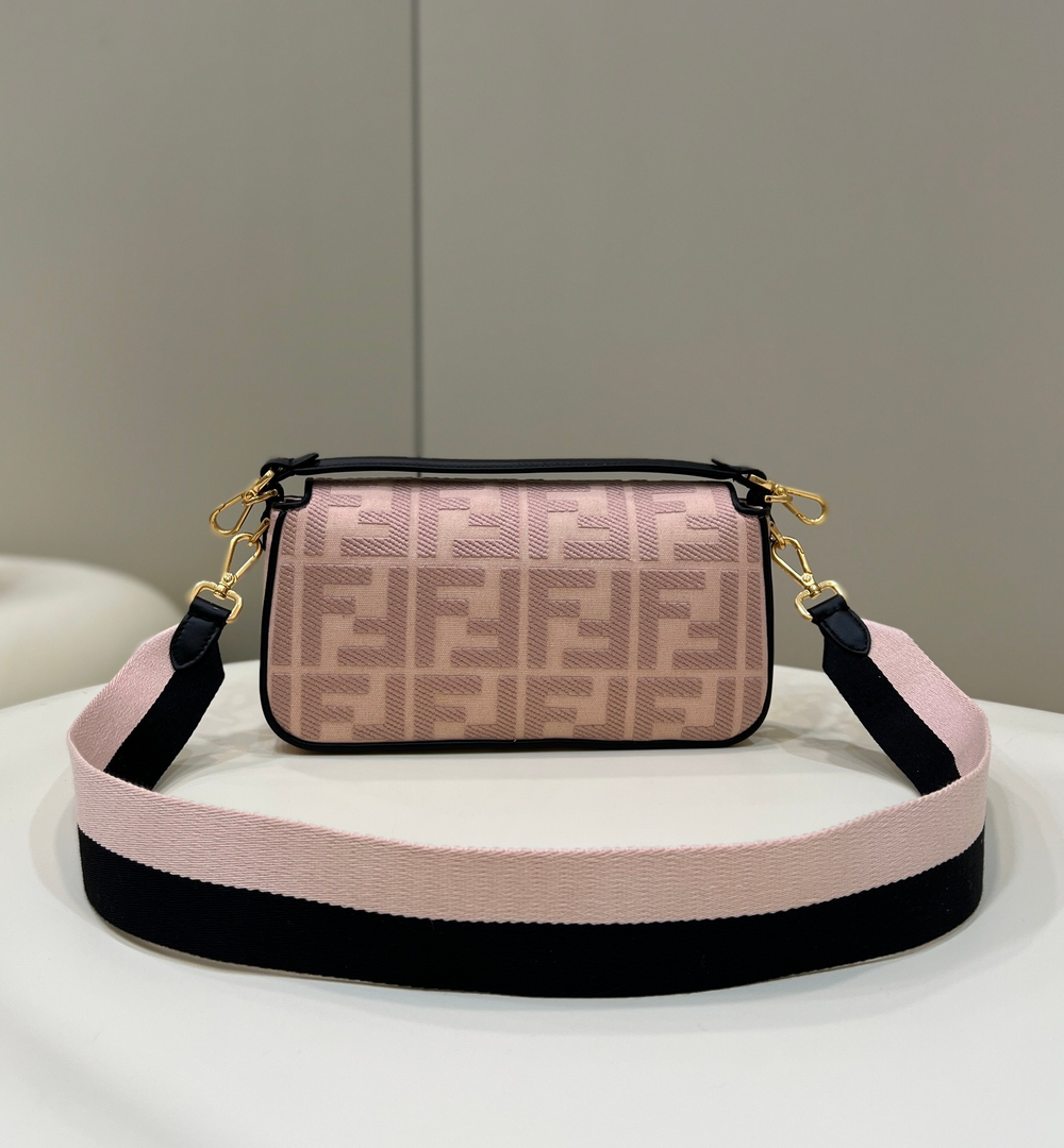 Fendi Baguette 27 cm