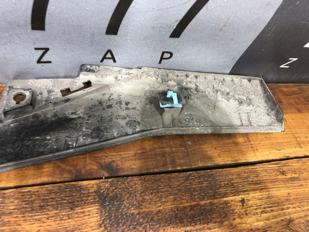 Накладка двери передней правой Kia Seltos 19-нв Б/У Оригинал 87724Q5010