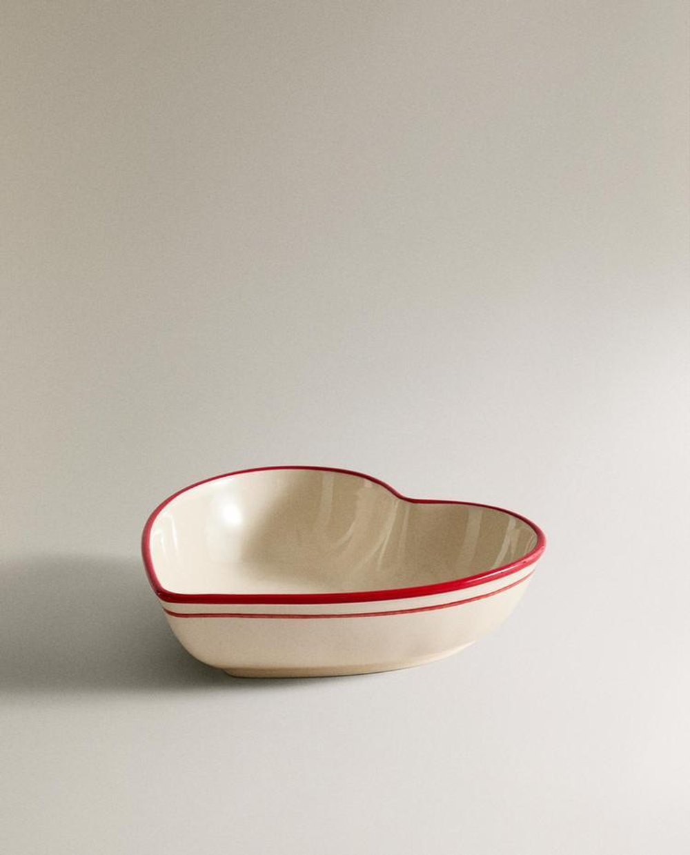 ZARA HOME НОВОГОДНЯЯ КЕРАМИЧЕСКАЯ МИСКА «СЕРДЕЧКО», БЕЛЫЙ/КРАСНЫЙ