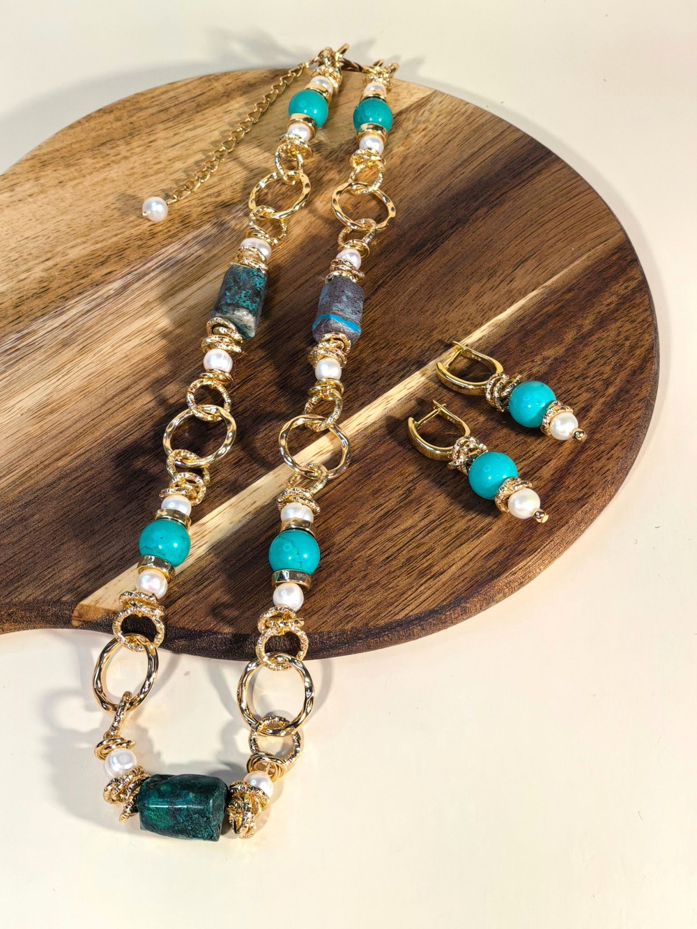 Комплект колье и серьги с хризоколлой