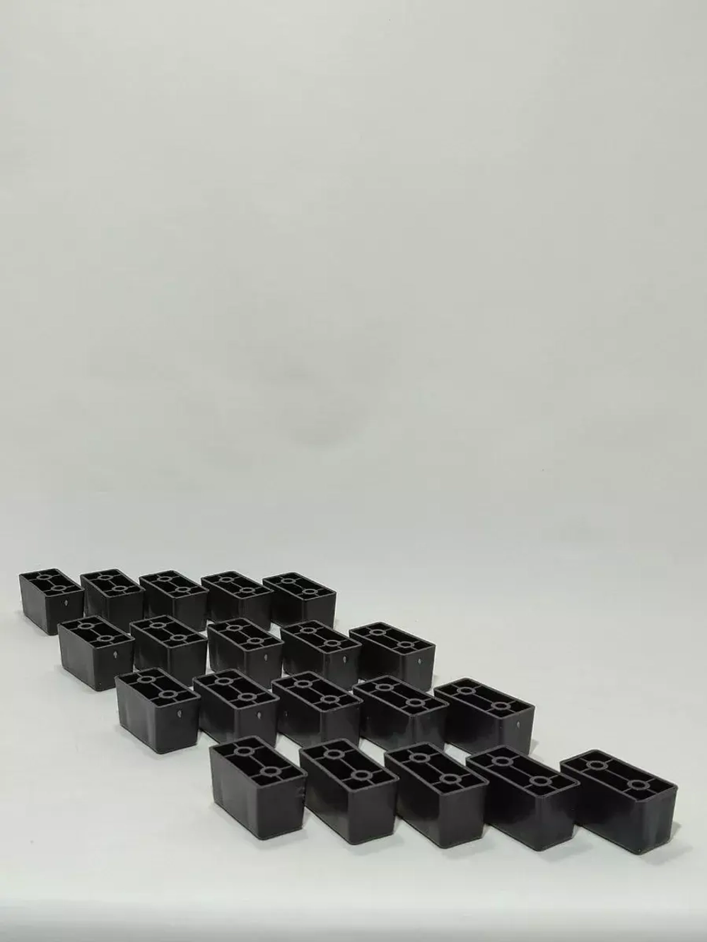 Пластиковые ножки для мебели дивана шкафа тумбочки стола