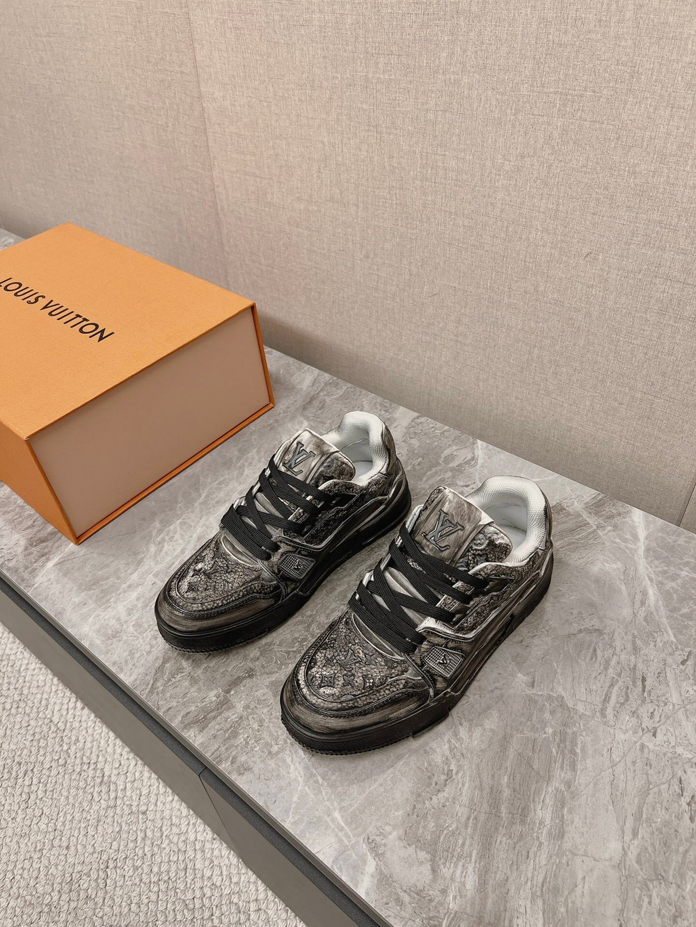 Louis Vuitton Trainer (4 colors)
