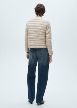 Короткий стеганый анорак с карманами