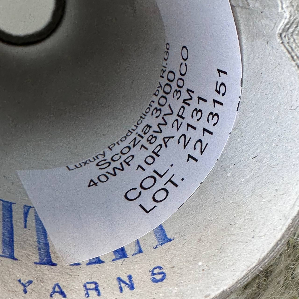 SCOZIA - Luxury Production by Ri.Go; 40% альпака, 30% хлопок, 18% меринос, 10% п/а, 2% люрекс; 300м/100гр; col. 2131; S503