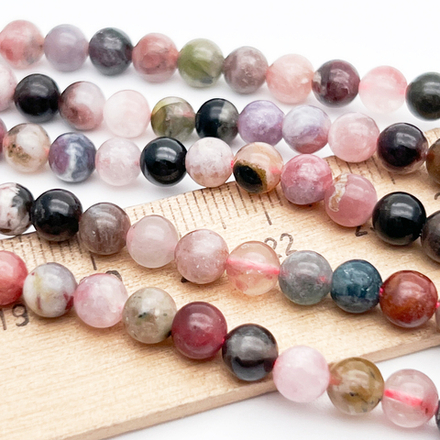 Турмалин бусины, диаметр около 5,8 мм, цена за отрезок 19 см (1/2 нити)