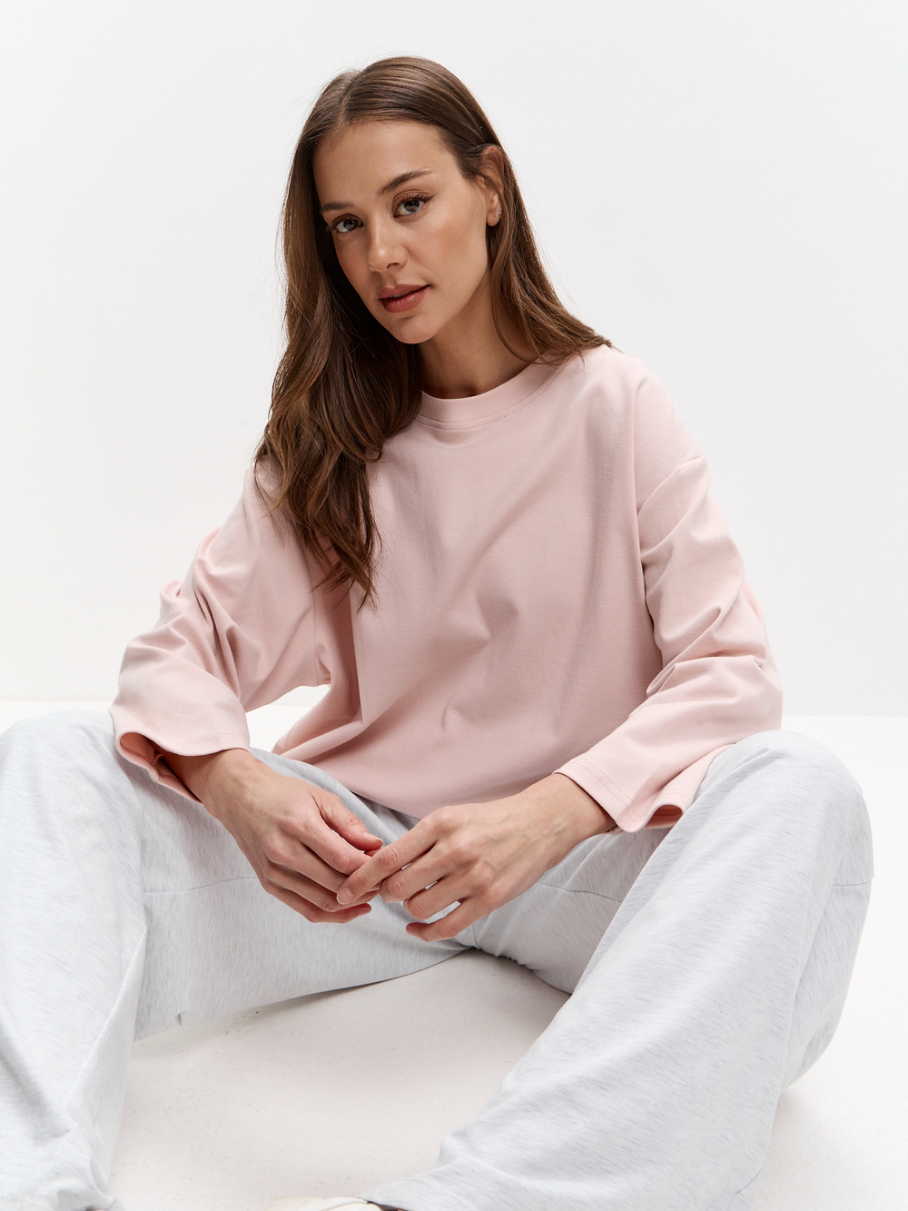 базовый лонгслив в пудровом цвете для новогодних каникул