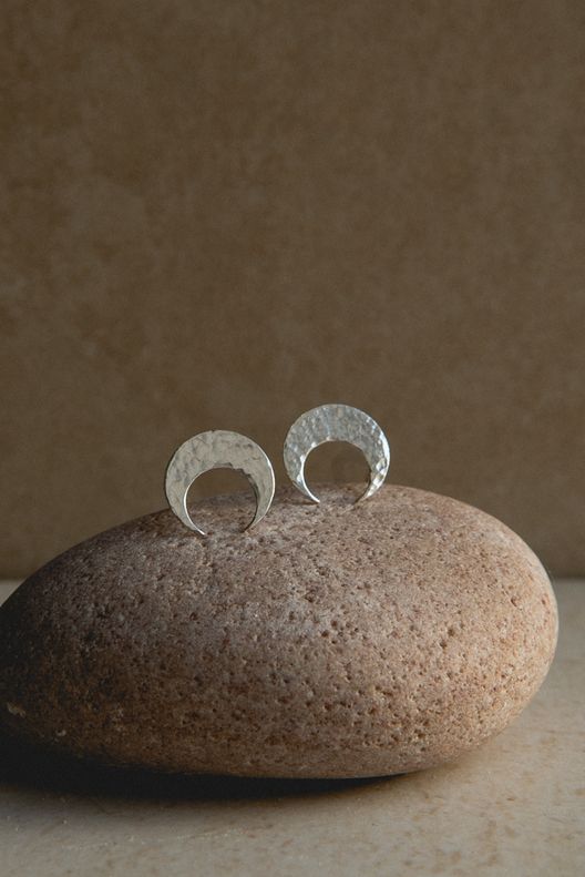 Серьги-луны с чеканкой серебро / Audeo