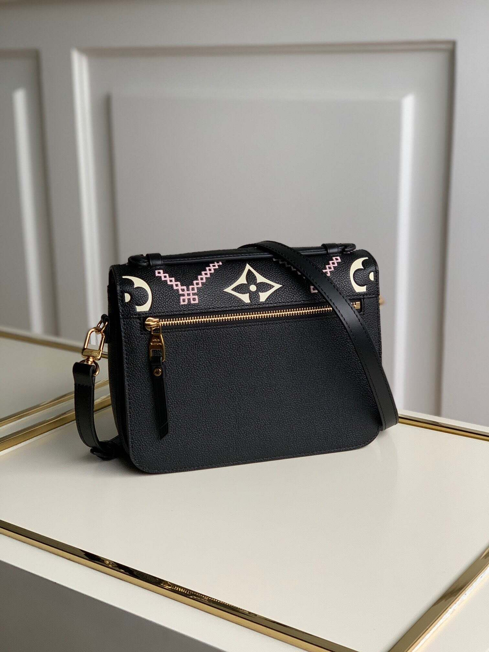 Louis Vuitton Pochette Metis