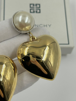 Массивные клипсы с подвесками в виде сердец Givenchy