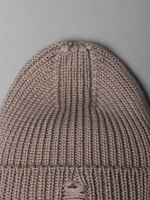 Шапка женская на осень рваная
