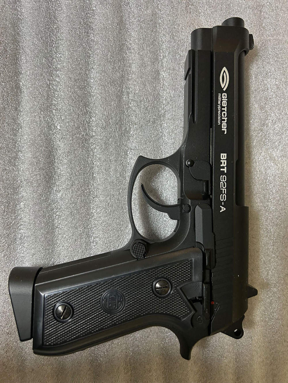 Страйкбольный пистолет