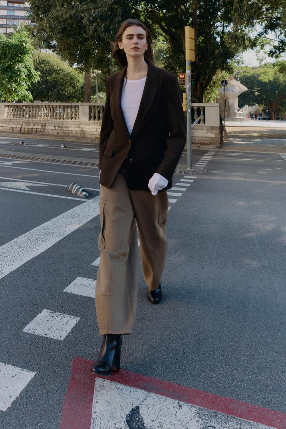 ZARA БЛЕЙЗЕР С ПОДПЛЕЧНИКАМИ, ПУГОВИЦА И РАЗРЕЗ СЗАДИ, КОРИЧНЕВЫЙ