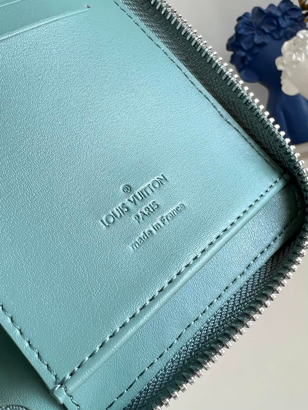Louis Vuitton Zippy Vertical Wallet