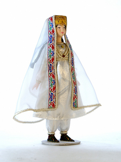 Кукла коллекционная девушка в свадебном наряде. Таджикистан