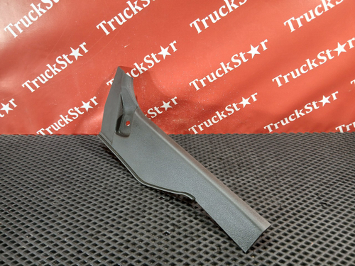 Накладка стойки салона левая