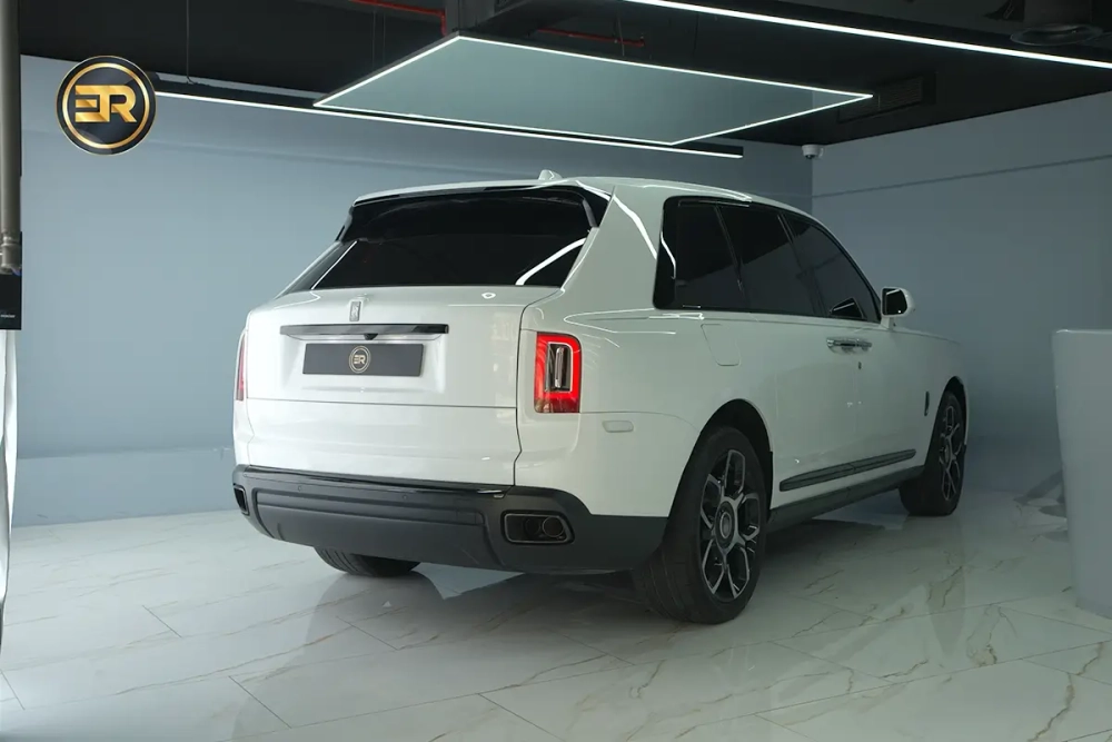 Rolls Royce Cullinan White Black Badge