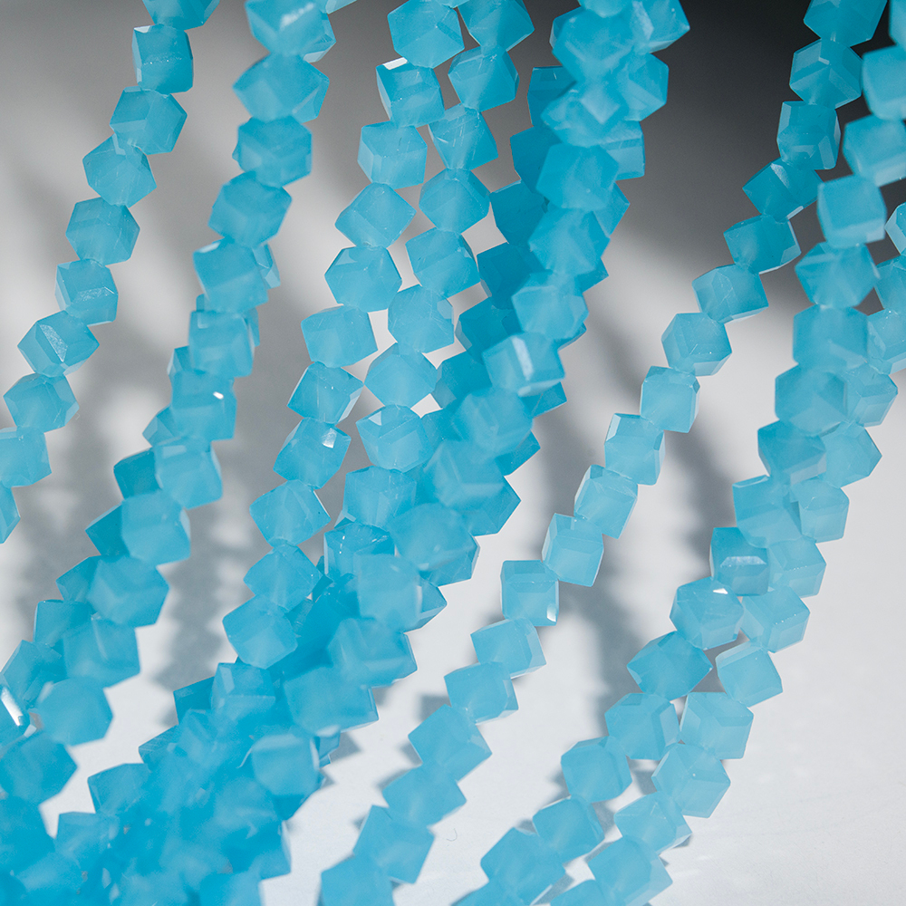 Хрустальные бусины, оттенок "Голубой опал", 5мм, куб с гранями