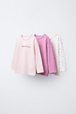 ZARA НАБОР ИЗ ТРЕХ ФУТБОЛОК С СЕРДЦАМИ И ВЫШИТЫМ ТЕКСТОМ, РОЗОВЫЙ