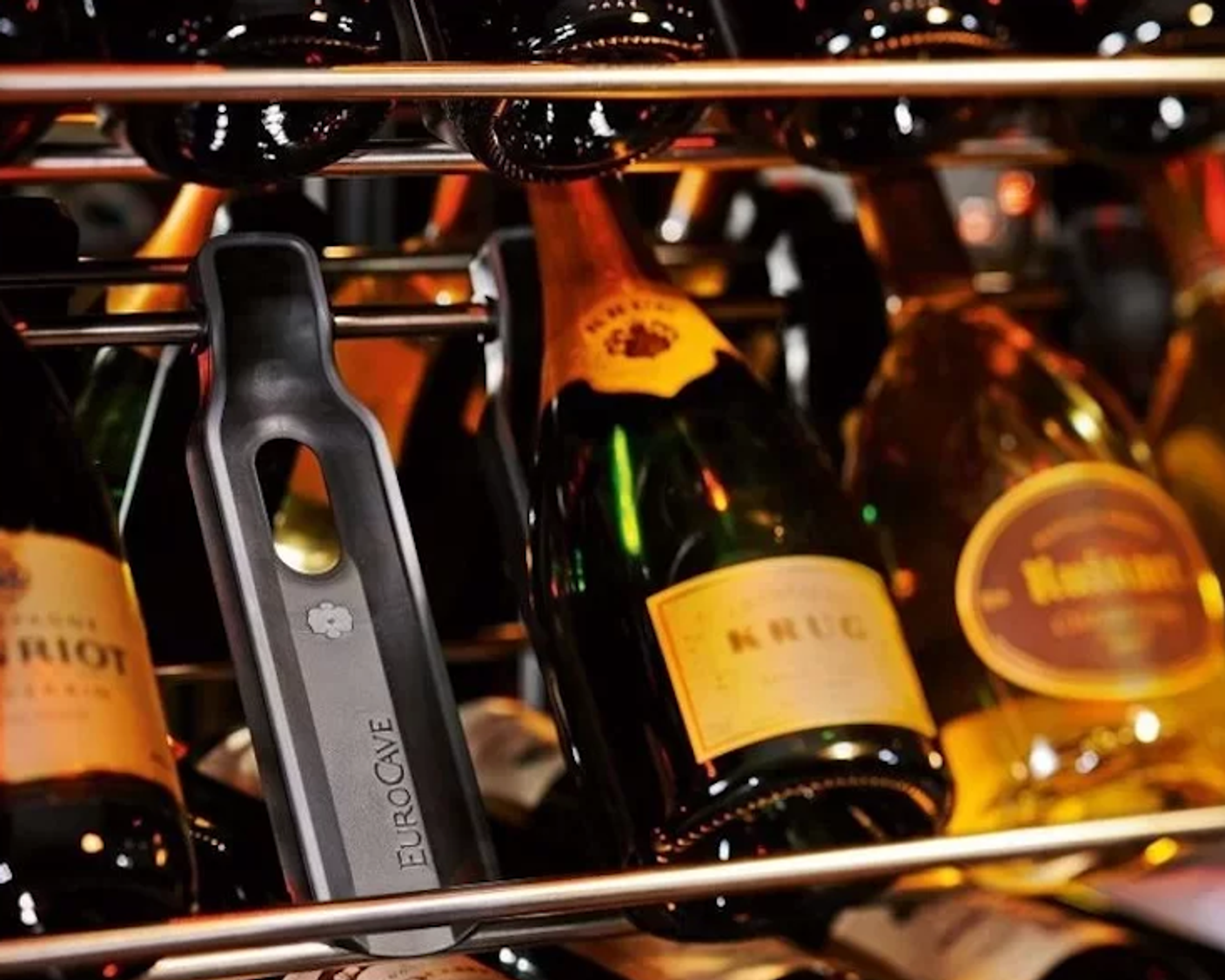 Самыми непопулярными алкогольными напитками у россиян стали вино и коньяк