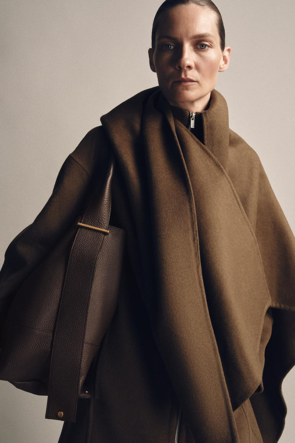 ZARA БОЛЬШАЯ КОЖАНАЯ СУМКА-МЕШОК, КОРИЧНЕВЫЙ