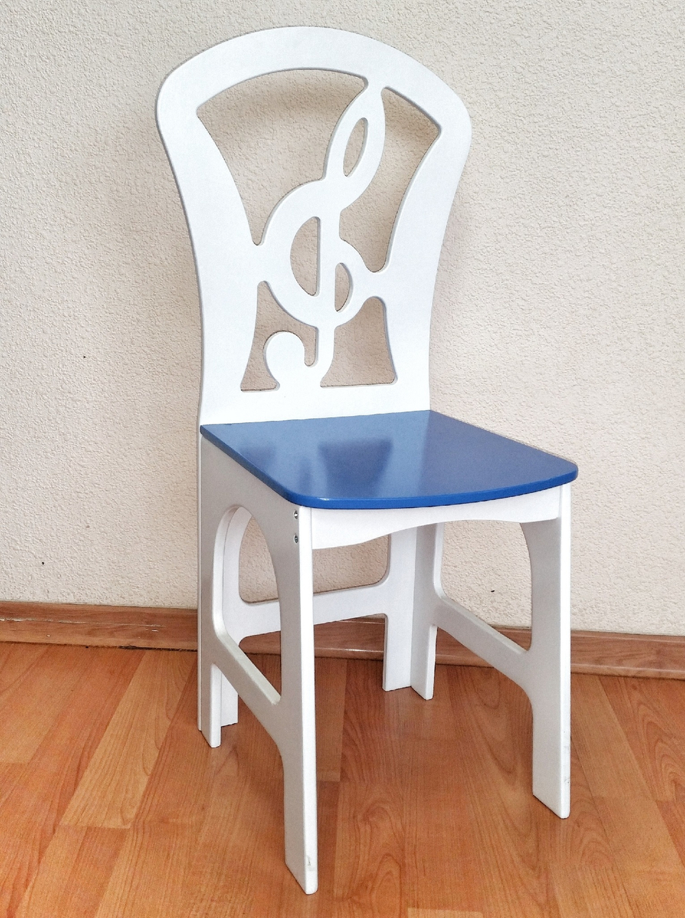 Стул "Скрипичный ключ"