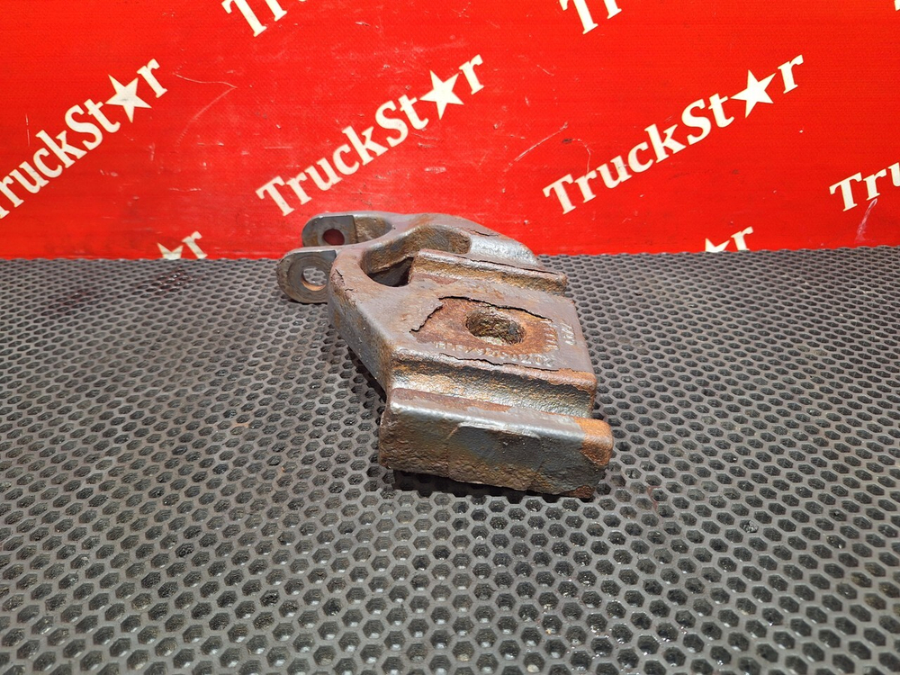 Кронштейн амортизатора переднего левого