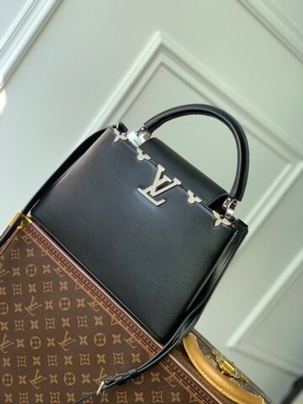 Louis Vuitton Capucines MM