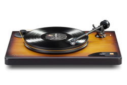 Виниловый проигрыватель MOFI ELECTRONICS Fender PrecisionDeck с картриджем MasterTracker Black