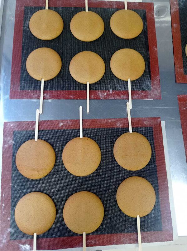 Пряник ≈ 9 см, форма: на выбор