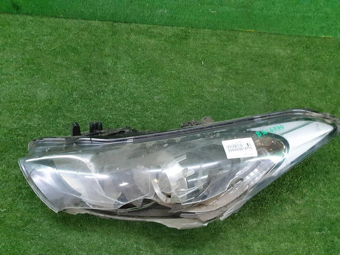 Битая Фара левая Hyundai I30 2 GD (2011-2015) галоген
