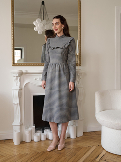 Платье с вшитой манишкой