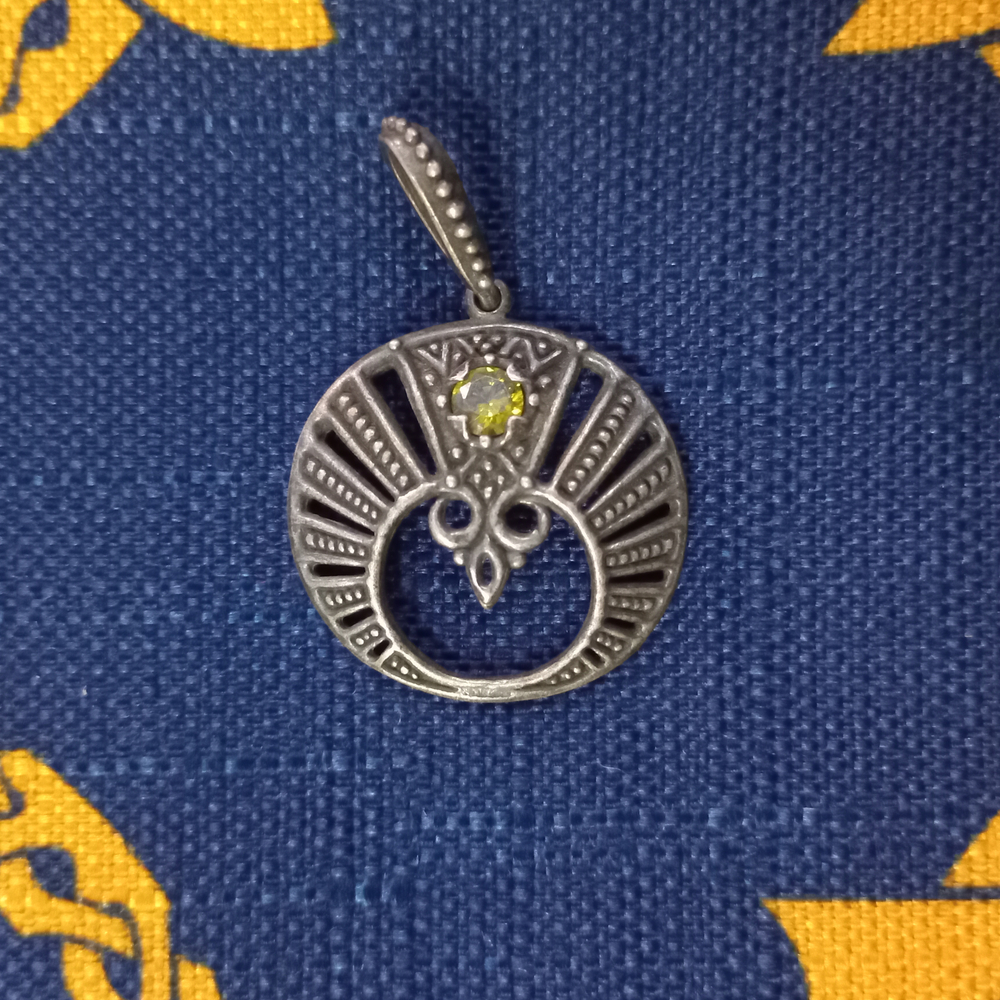 "Лунница прорезная с крином"