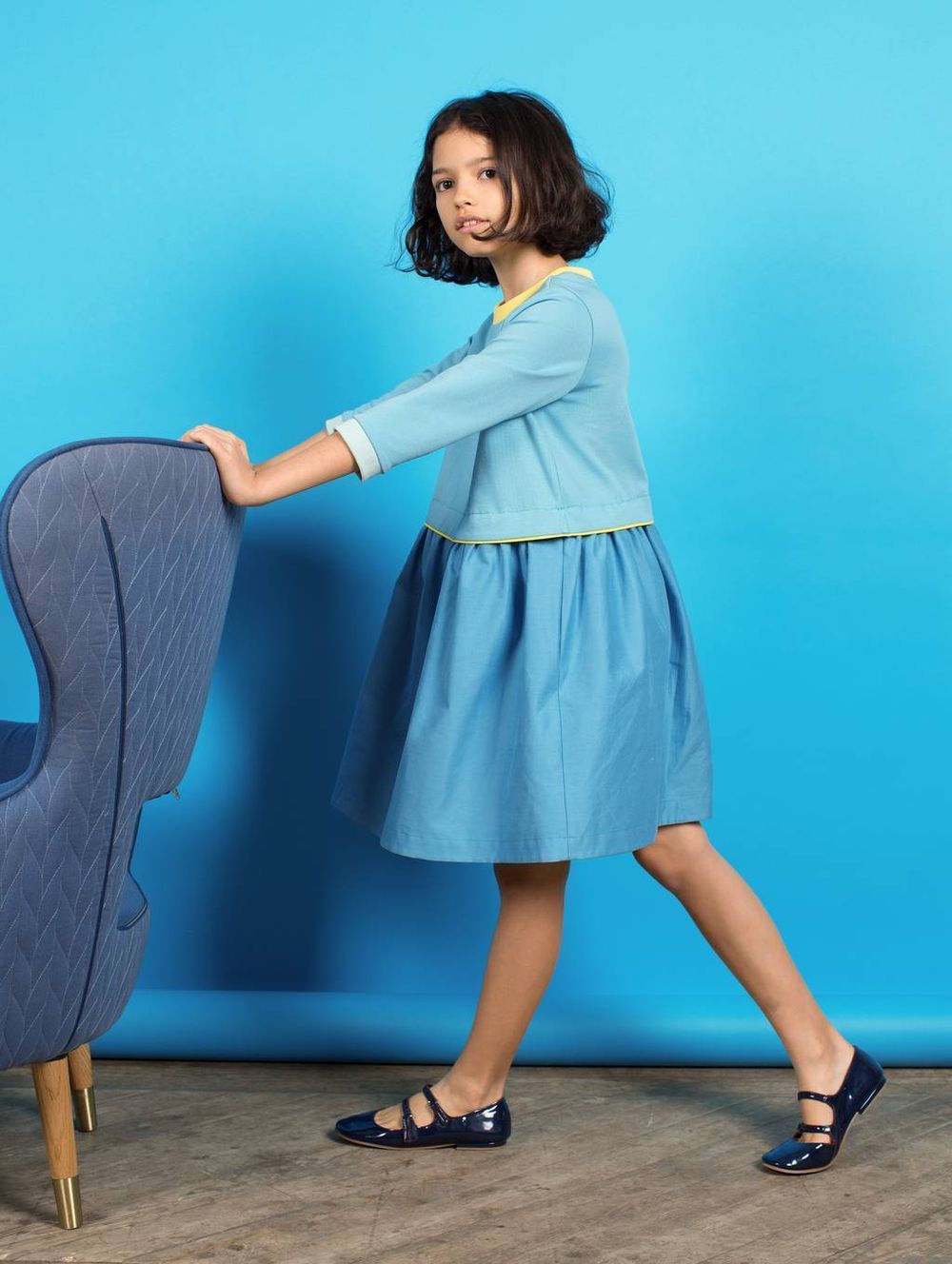 Голубое платье с кантом