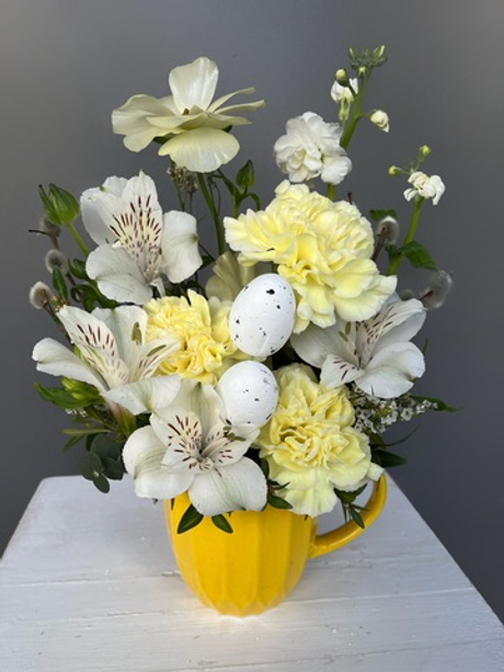 Композиция в керамической кружке