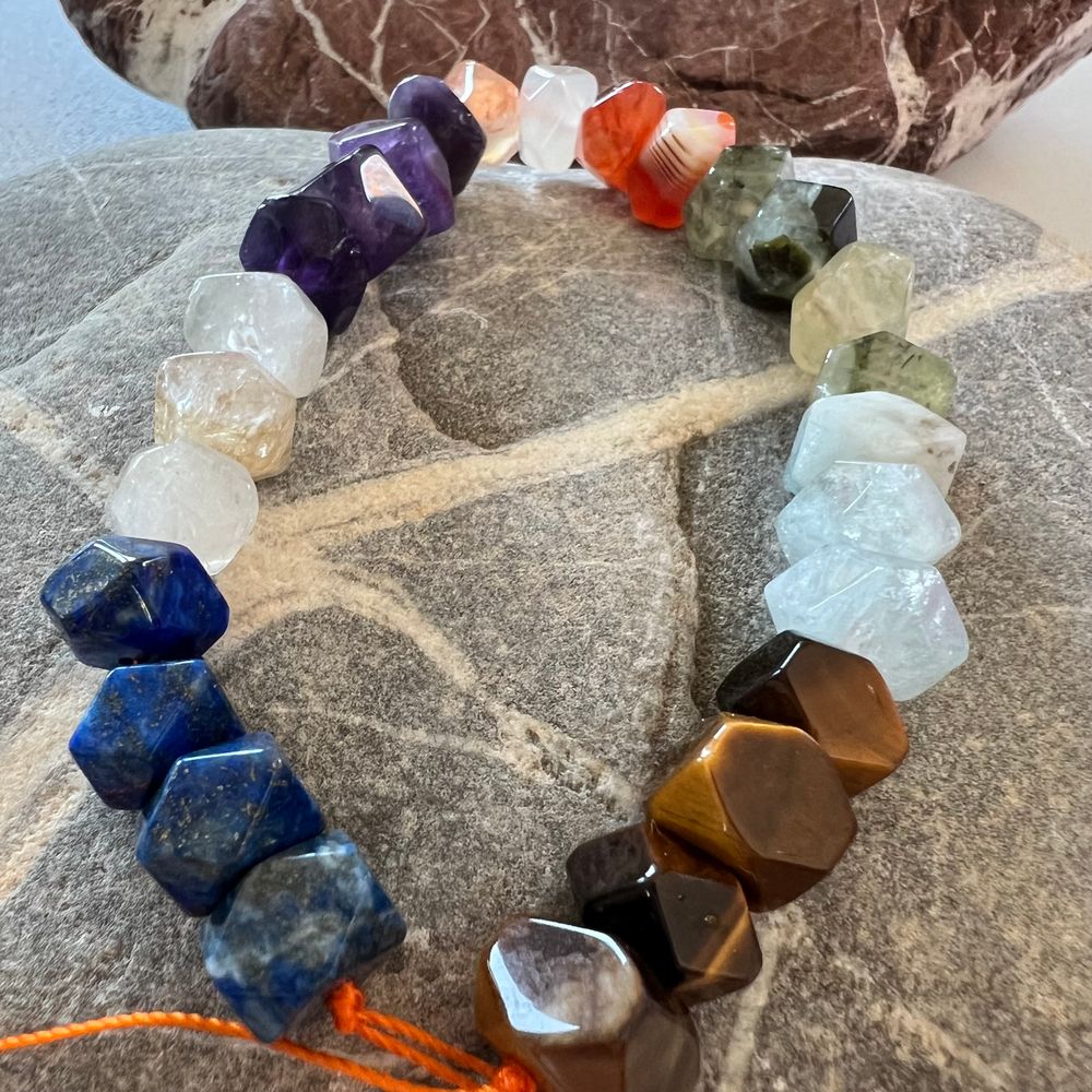 Микс 7 чакр. Тигровый глаз. Аквамарин. Пренит. Сердолик. Лазурит. Цитрин. Аметист. Камни для изделий на заказ. Цена зависит от вида заказанного изделия