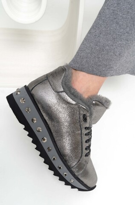 Кроссовки на меху